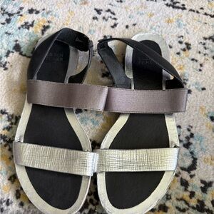 Eileen Fisher Women's Black and Metallic Sandals